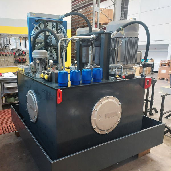 Hydraulic power pack for punching control with accumulator skid for rapid ascent and descent 20+50 l