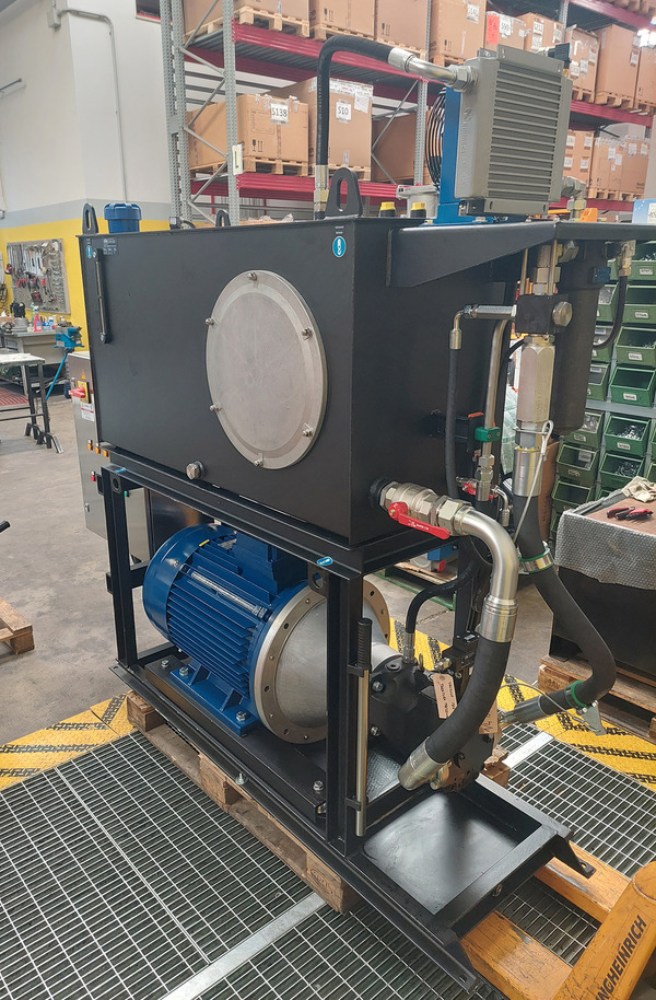 Hydraulic power pack for naval crane handling GTA Lombardia s.r.l.